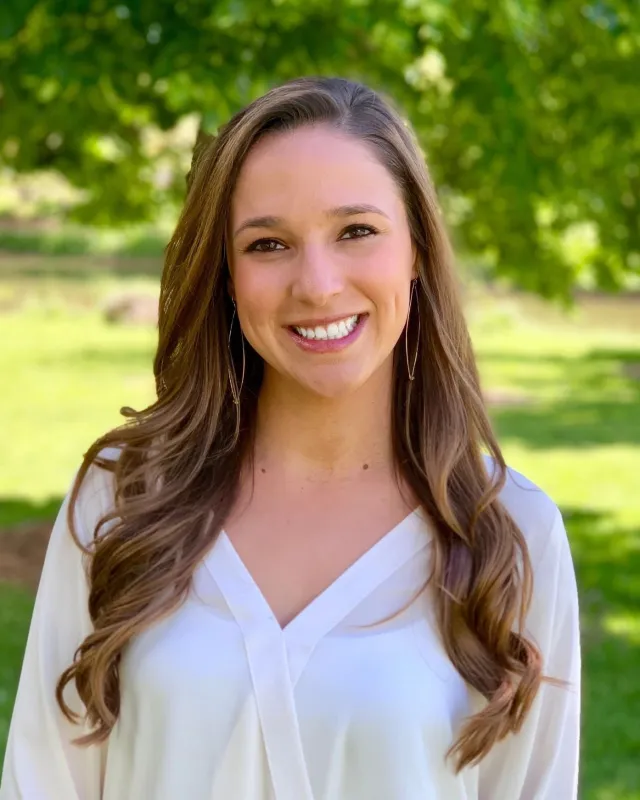 Allie Don Sing headshot